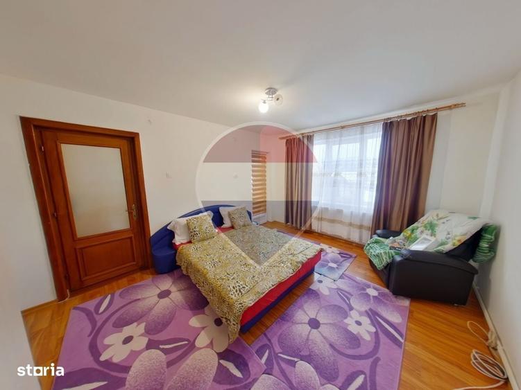 Casă cu 4 camere în Valea Hotarului