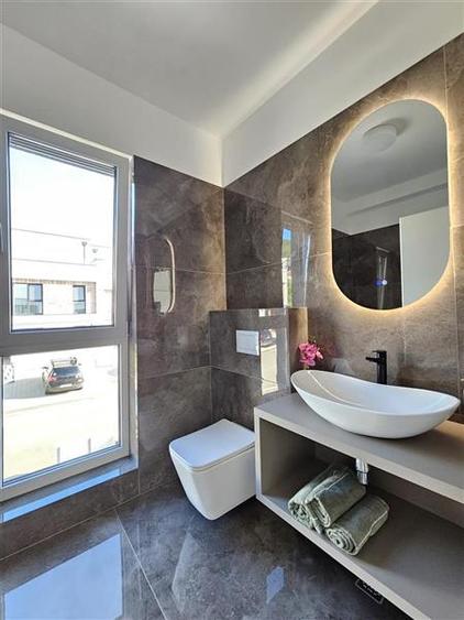 Duplex cu 5 camere cu Canalizare în Florești