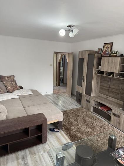 Apartament cu 2 camere nedecomandat în Calea București