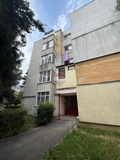 Apartament cu 2 camere semidecomandat, mobilat în Săsar