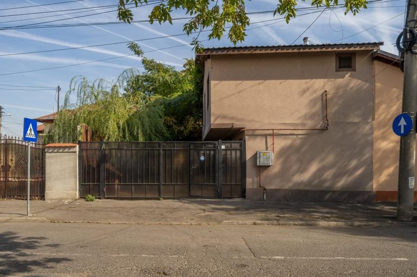 Casă individuală cu 4 camere cu Canalizare în Rahova