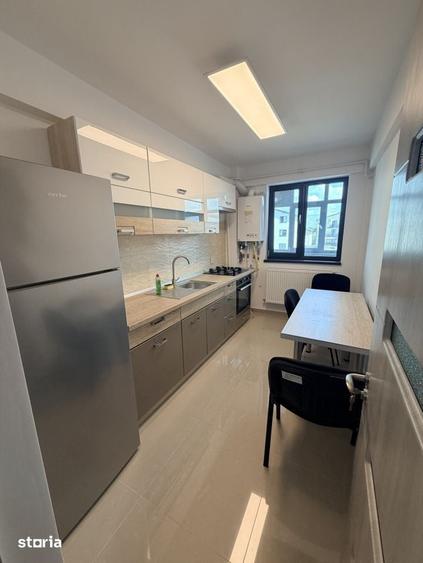 Apartament cu 3 camere semidecomandat în Pielești