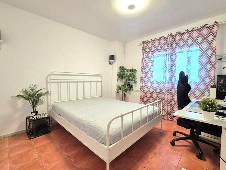 Apartament cu 3 camere semidecomandat în Dristor