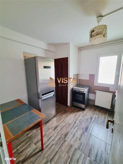 Apartament 2 camere luminos, loc de parcare. Se afla la 5 minute de Co - 8