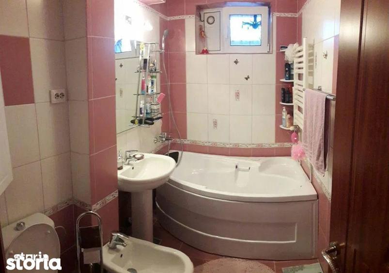 Apartament cu 3 camere semidecomandat în Central