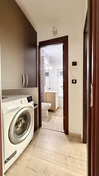 Apartament cu 3 camere semidecomandat în Craiovița Nouă