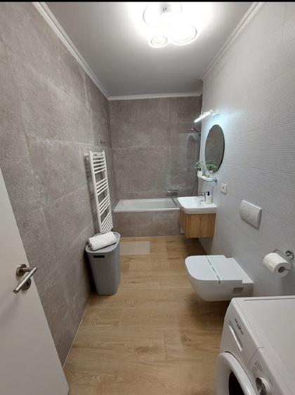 Apartament cu 2 camere semidecomandat, mobilat în Tractorul