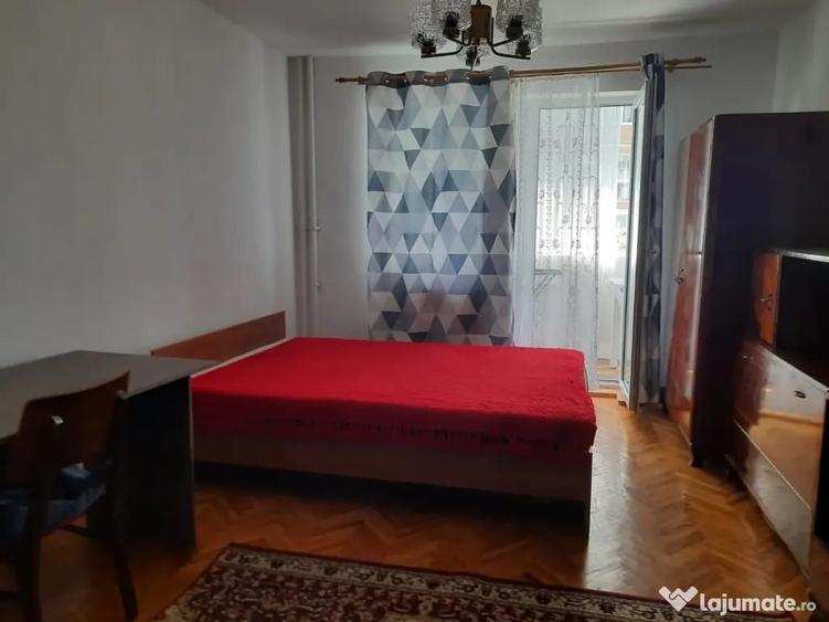 Inchiriez apartament 3 camere - 4