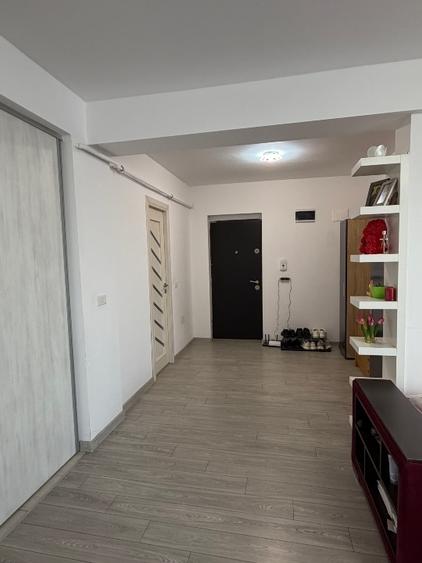 Apartament cu 4 camere decomandat, mobilat în Lascăr Catargiu