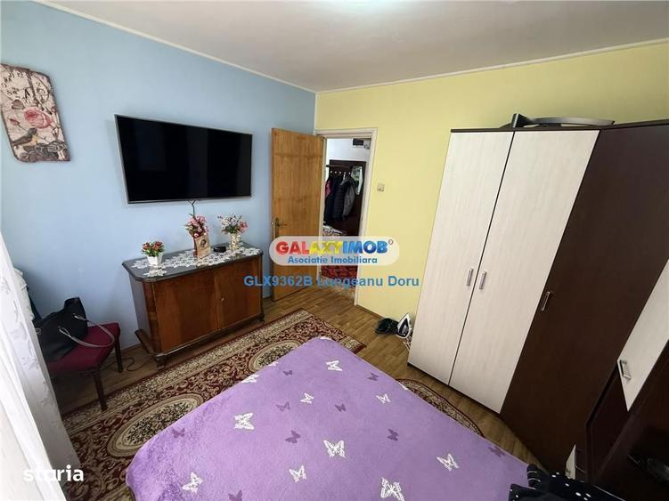 Apartament cu 4 camere semidecomandat, mobilat în Berceni