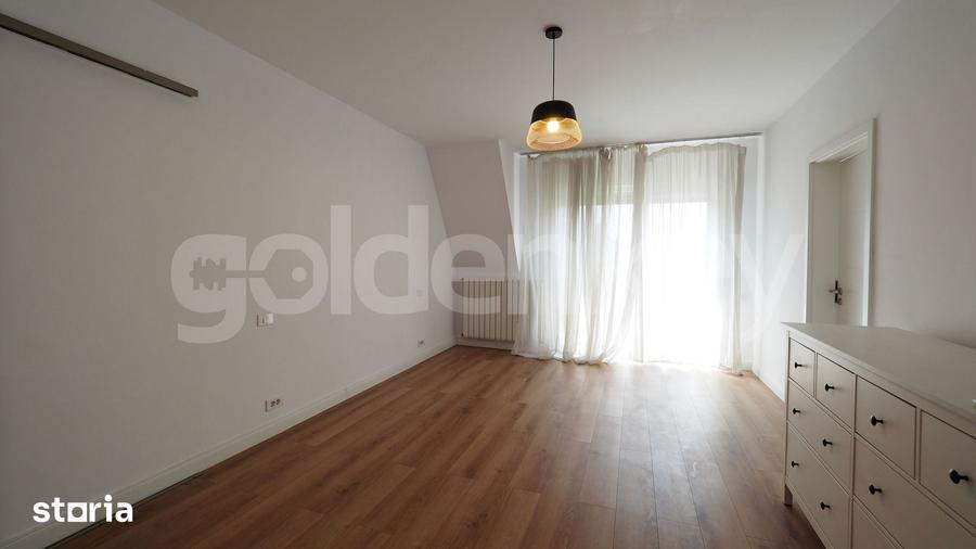 Casă cu 7 camere cu Teren 250 Mp în Central