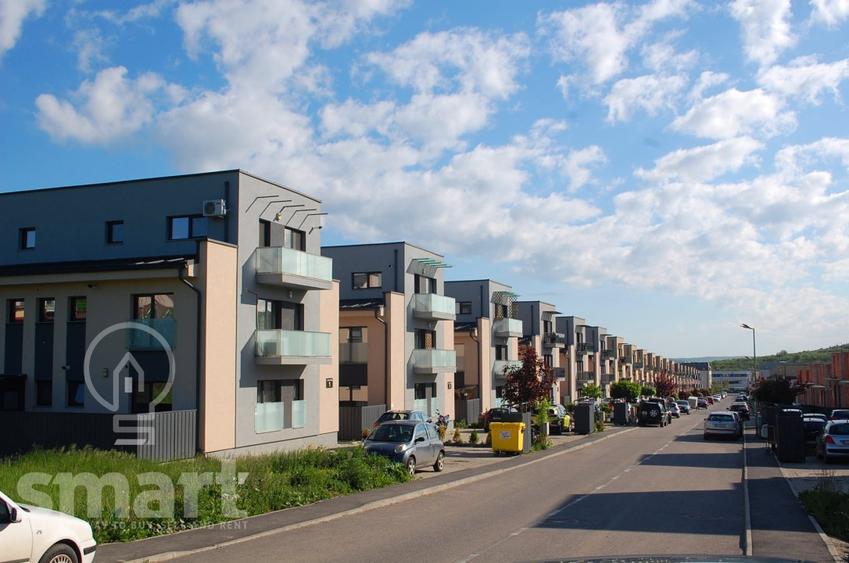Apartament cu 3 camere semidecomandat, mobilat în Borhanci