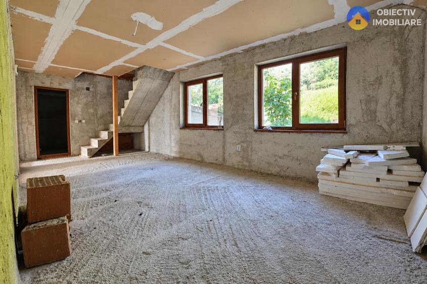 Casă individuală cu 5 camere cu Teren 2405 Mp în Pângărați