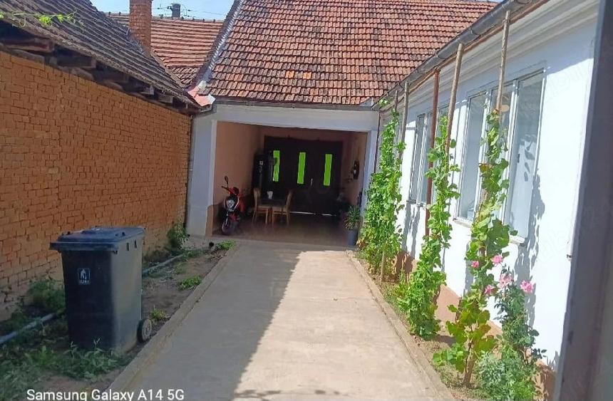 Casă cu 5 camere în Naidăș