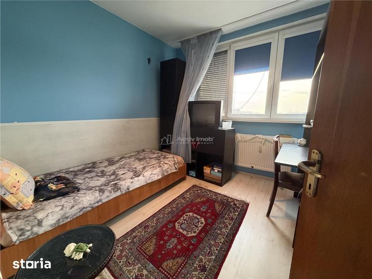Apartament cu 4 camere în Drumul Taberei