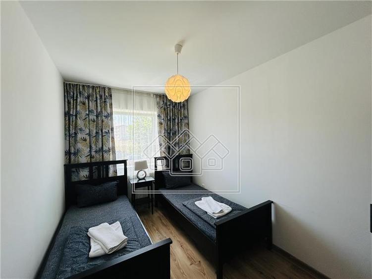 Apartament cu 3 camere decomandat în Exterior Sud