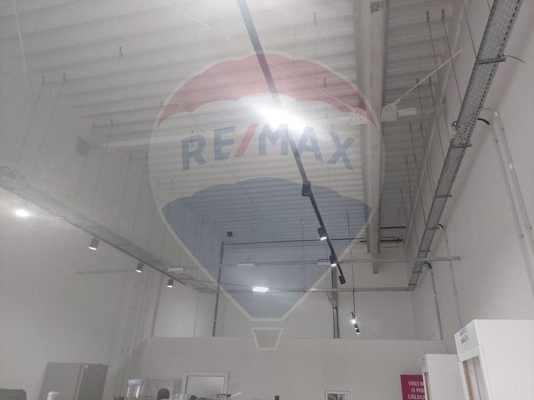 Spațiu comercial, de 89.690002441406 mp, în Nord