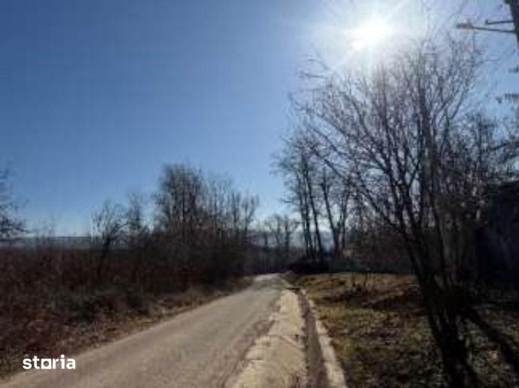 Teren de 2304 mp, în Zăpodeni