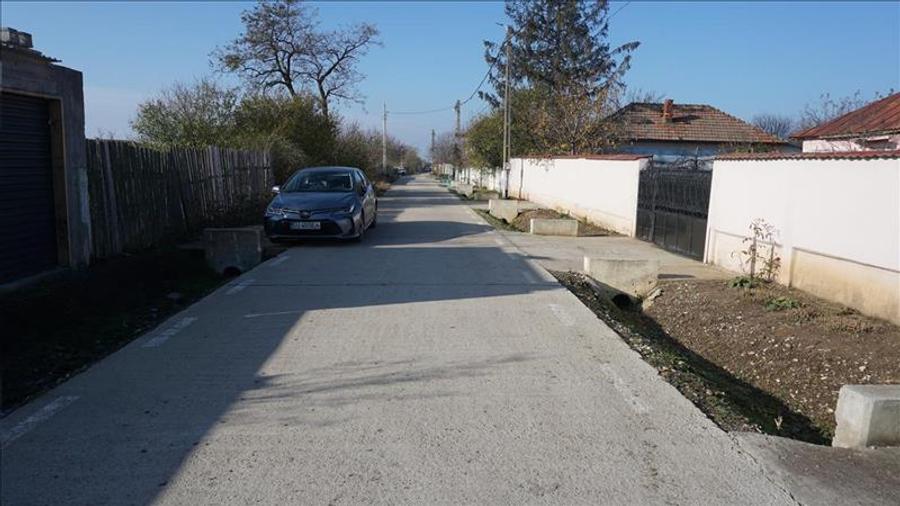 Casă individuală cu 4 camere cu Teren 2066 Mp în Ghindeni