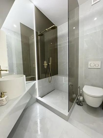 Apartament cu 3 camere semidecomandat, mobilat în Pipera