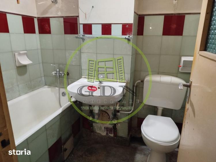 Apartament cu 4 camere semidecomandat în Decebal