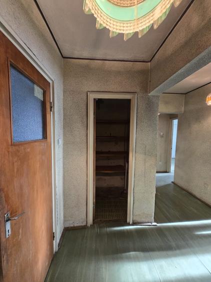 Apartament cu 3 camere decomandat în Drumul Taberei
