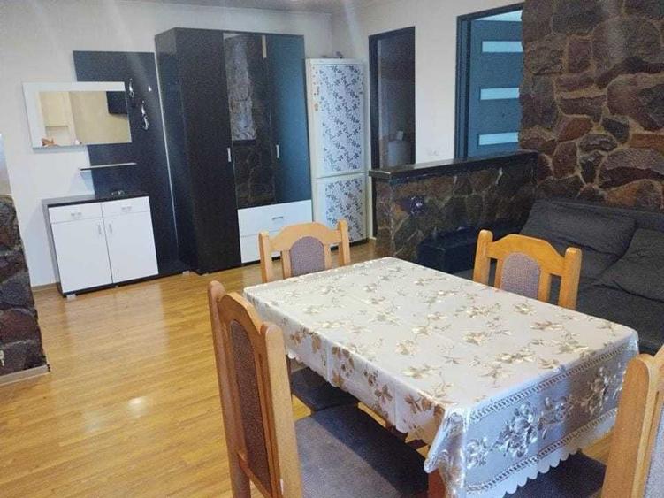 Apartament cu 2 camere semidecomandat în Florești