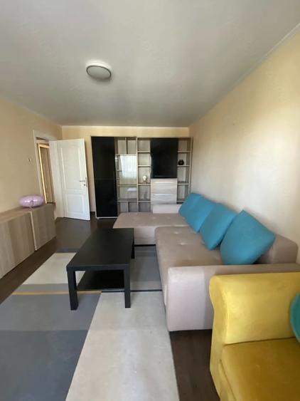 Apartament cu 3 camere decomandat în Lipovei