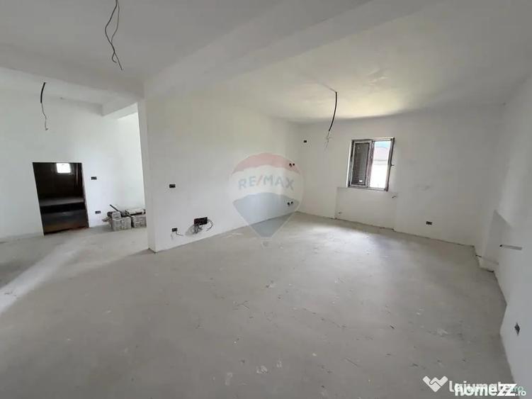 Casă cu 5 camere cu Teren 3960 Mp în Lămotești