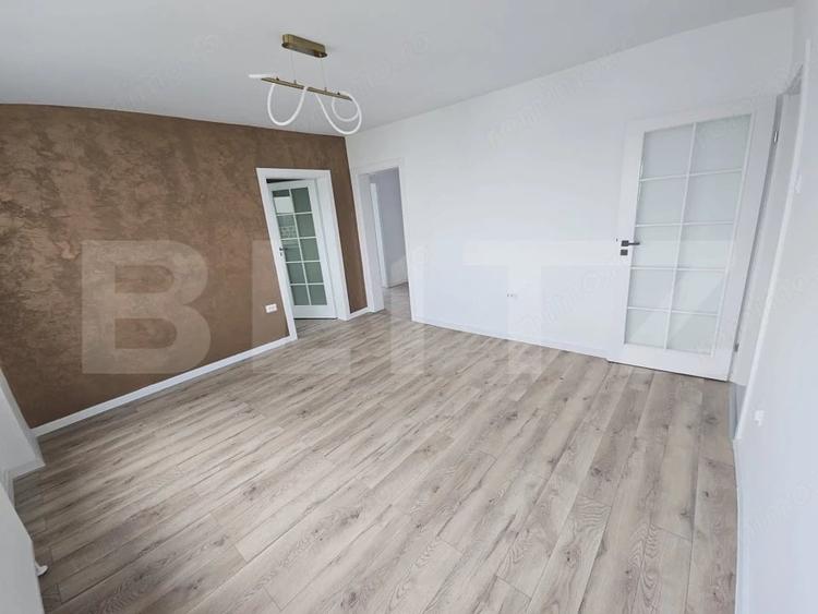 Apartament cu 3 camere semidecomandat în Splai Bahlui