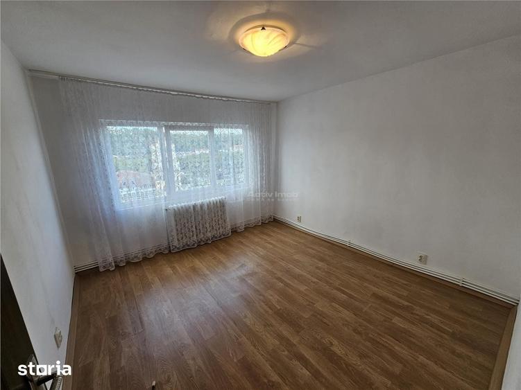 Apartament cu 3 camere semidecomandat în Central