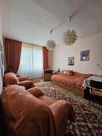 Apartament cu 2 camere decomandat în Est