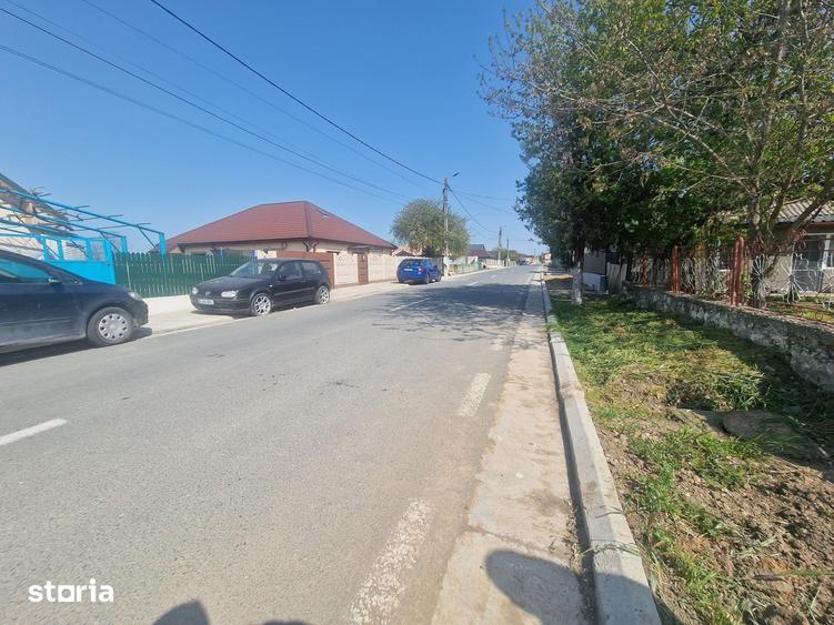 Teren de 858 mp, în Corbu