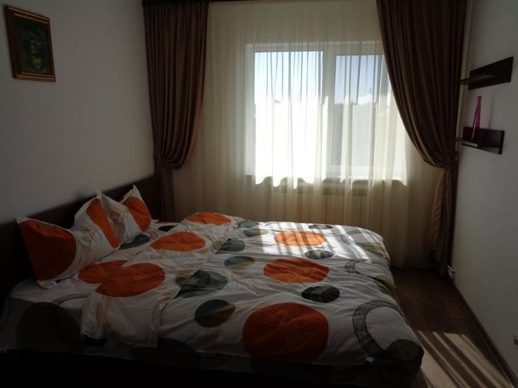 Apartament cu 3 camere decomandat, mobilat în Central