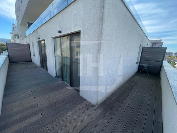 Apartament cu 2 camere semidecomandat, mobilat în Bună Ziua