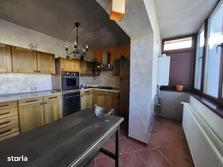 Casă cu 4 camere cu Teren 353 Mp în Central
