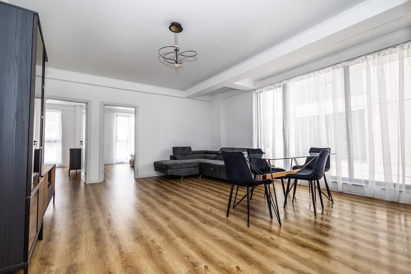 Apartament cu 3 camere decomandat, mobilat în Central