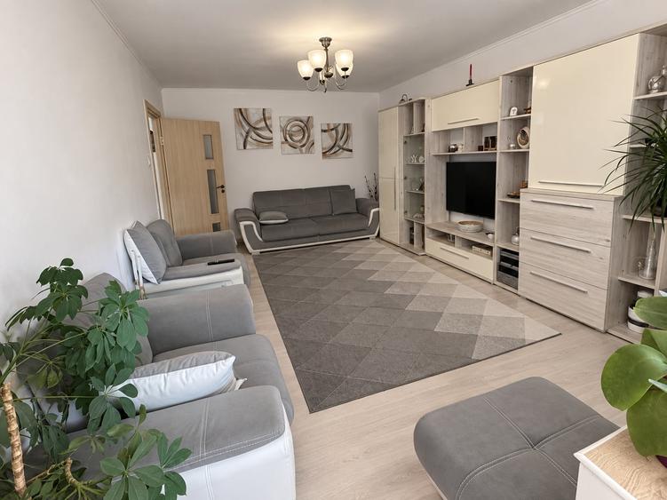 Apartament cu 4 camere decomandat, mobilat în Doamna Ghica