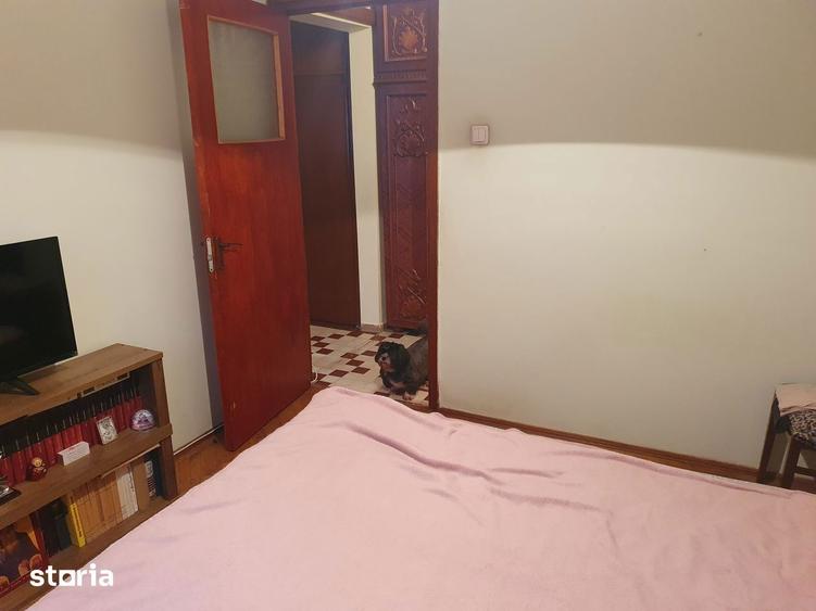 Apartament cu 4 camere decomandat în Drumul Taberei