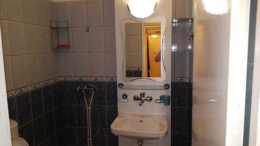 Apartament cu 4 camere decomandat în Craiovița Nouă