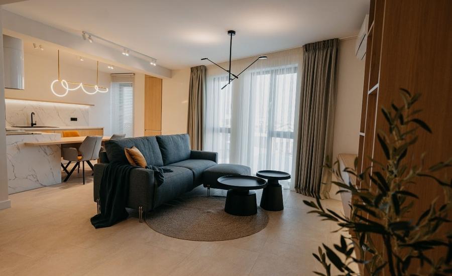 Apartament cu 2 camere decomandat, mobilat în Central
