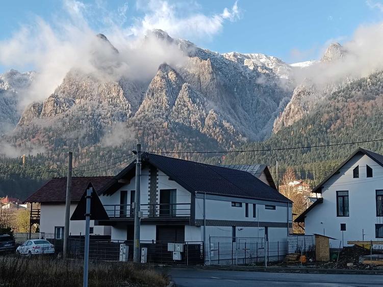 Casă cu 4 camere cu Teren 300 Mp în Central