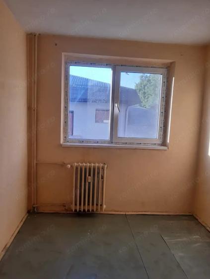 Apartament cu 3 camere decomandat în Piața Centrală