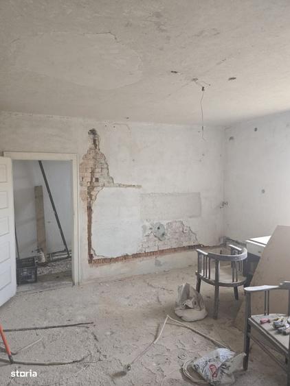 Casă cu 4 camere cu Teren 798 Mp în Botizului