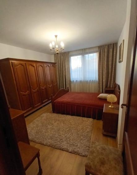 Casă individuală cu 6 camere cu Canalizare în Giulești