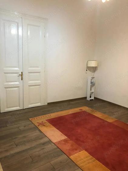 Apartament cu 3 camere nedecomandat în Sinaia