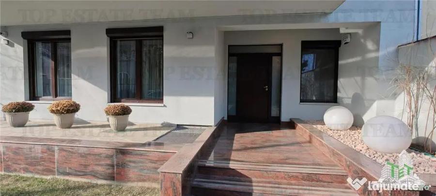 Casă cu 18 camere cu Teren 550 Mp în Domenii