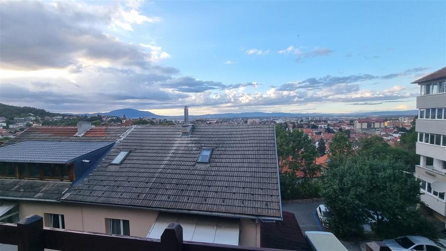 Garsonieră decomandată, mobilată în Brașovul Vechi