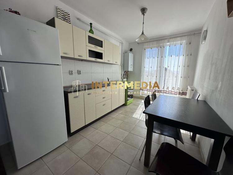 Apartament cu 3 camere decomandat, mobilat în Cetate