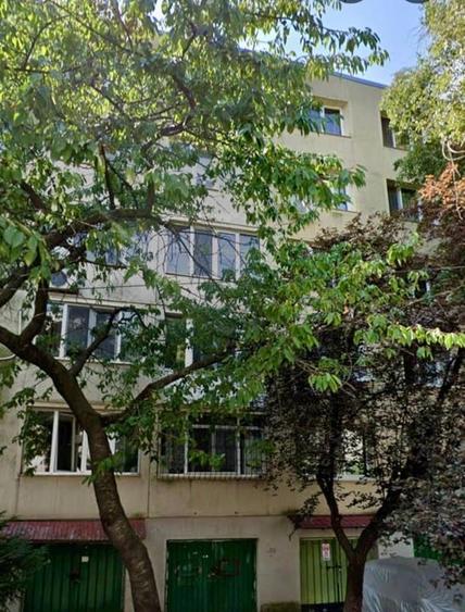 Apartament cu 3 camere semidecomandat în Drumul Taberei